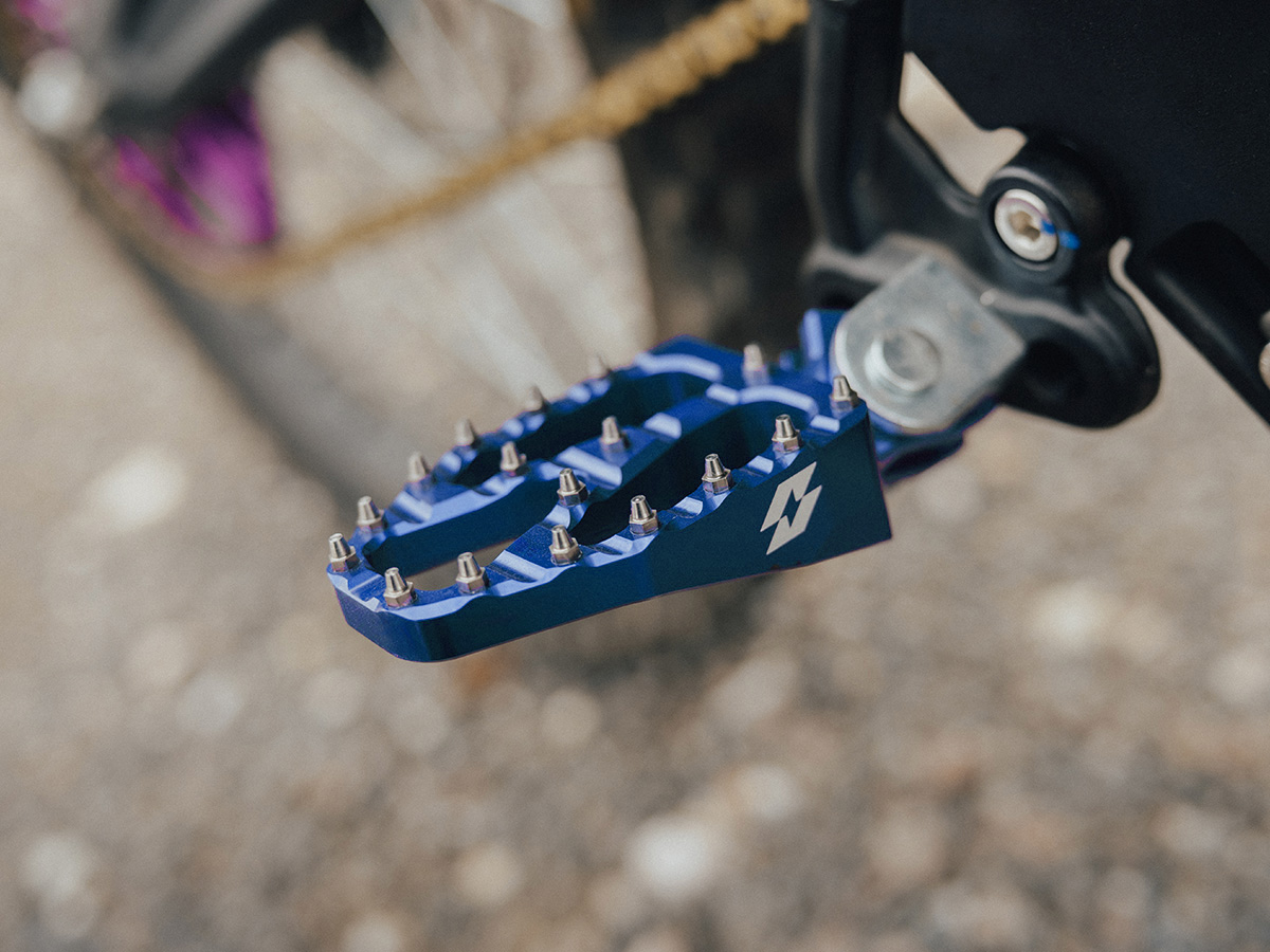 Full-E Charged Footpeg Set Blue